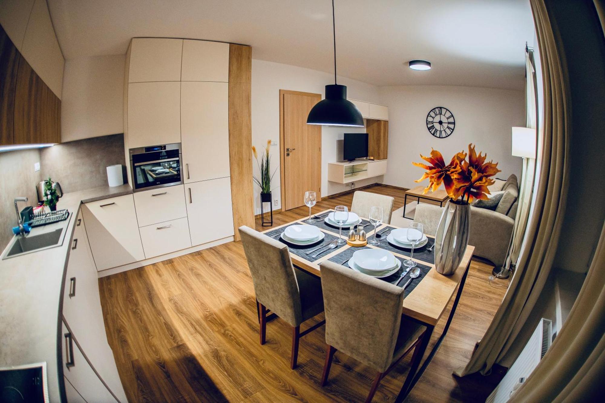 Old Town City Center Apartment 1 - Private Parking Included 코시체 외부 사진