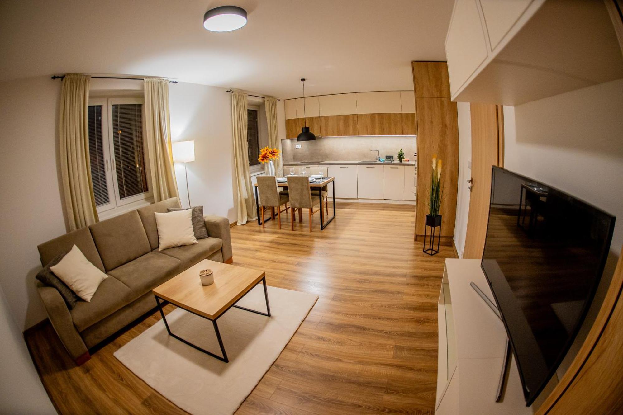 Old Town City Center Apartment 1 - Private Parking Included 코시체 외부 사진